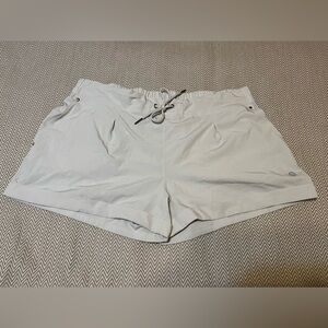 Mondetta Outdoor Project light gray cuffed drawstring shorts. Pockets. EUC. XXL.